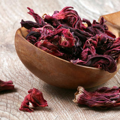 1400S SPICES brewing hibiscus tea pitcher showing bright ruby infusion