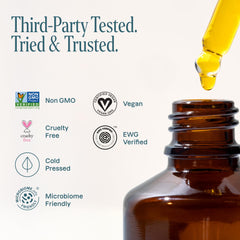 Cliganic jojoba oil smooth texture close-up demonstrating absorbency