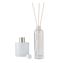 COCORRÍNA reed diffuser setup with reeds inserted demonstrating steady diffusion benefit
