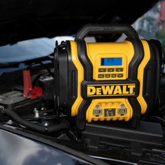 DEWALT DXAEPS14 USB and AC ports image showing fast charging and 500W inverter power