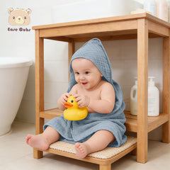 Ease Cubs hood detail with secure stitching for warmth and durable construction