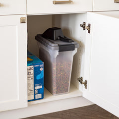 IRIS USA included scoop nested inside container for mess-free portioning and fast feeding