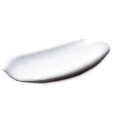La Roche-Posay Effaclar Mat being dispensed to demonstrate non-greasy formula benefit