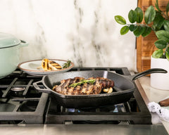 Lodge close-up of raised grill ridges delivering defined marks and effective grease channeling