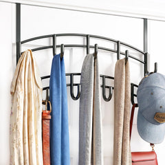 LYNK close-up of two-tier staggered hooks showing durable hook spacing
