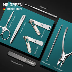 MR.GREEN close-up of nail clippers showing sharp stainless steel edge for reliable trimming