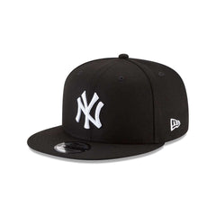 New Era Yankees front view showing raised white logo and clean black crown for bold style