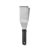 OXO Good Grips turner front view showing wide head for sturdy lifting