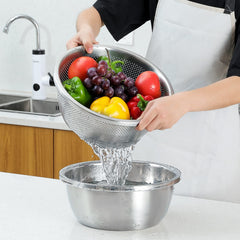 Paoli colander draining pasta over sink demonstrating fast water flow and secure food retention