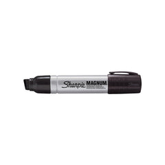 Sharpie Magnum creating thick black strokes on a poster for readability