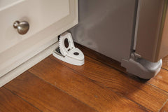 Tomcat grab tab highlighted for no-touch disposal and cleaner handling