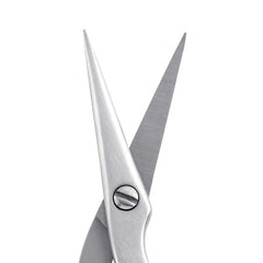 Tweezerman closeup of precision blades for clean eyebrow trimming and accuracy