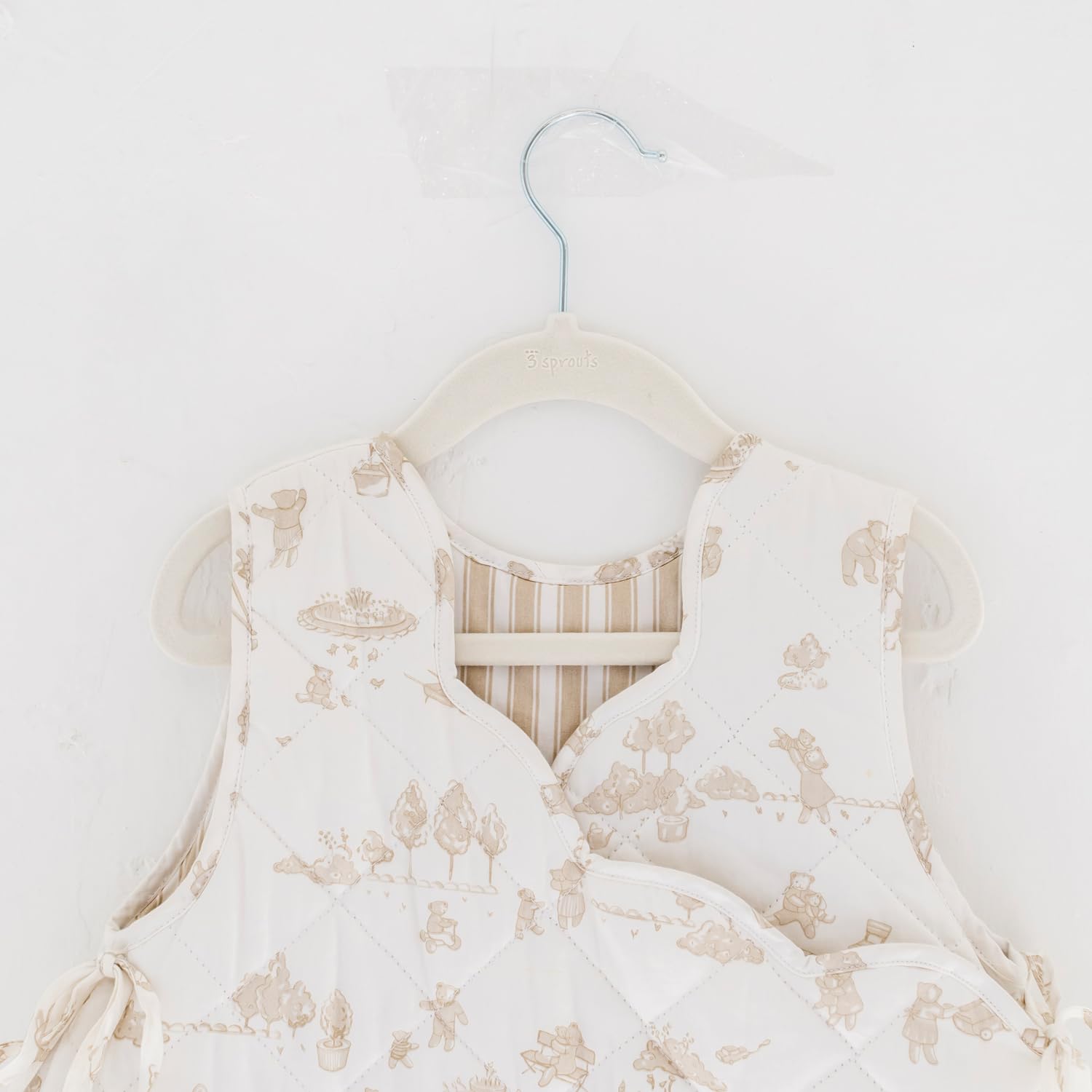 3 Sprouts hangers supporting toddler coats, durable daily-use benefit