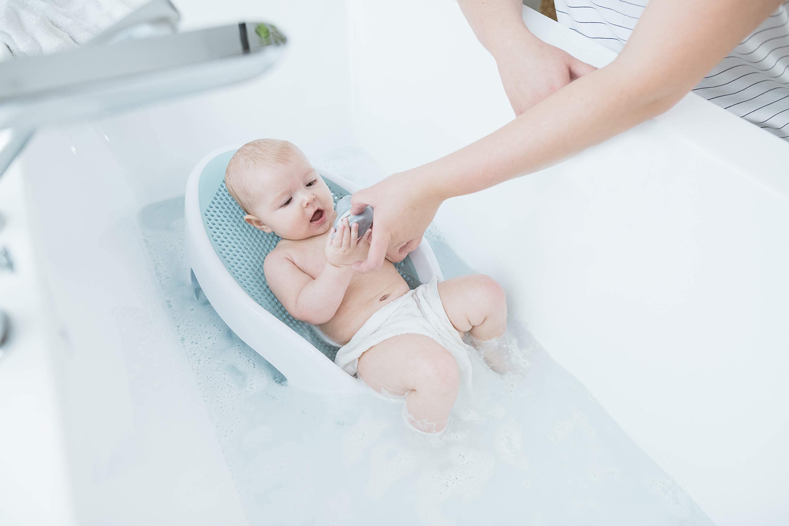 Angelcare bundle boxed display showing bath support and matching rinser