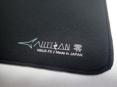 ARTISAN Zero close-up of knitted cloth surface improving glide and precision
