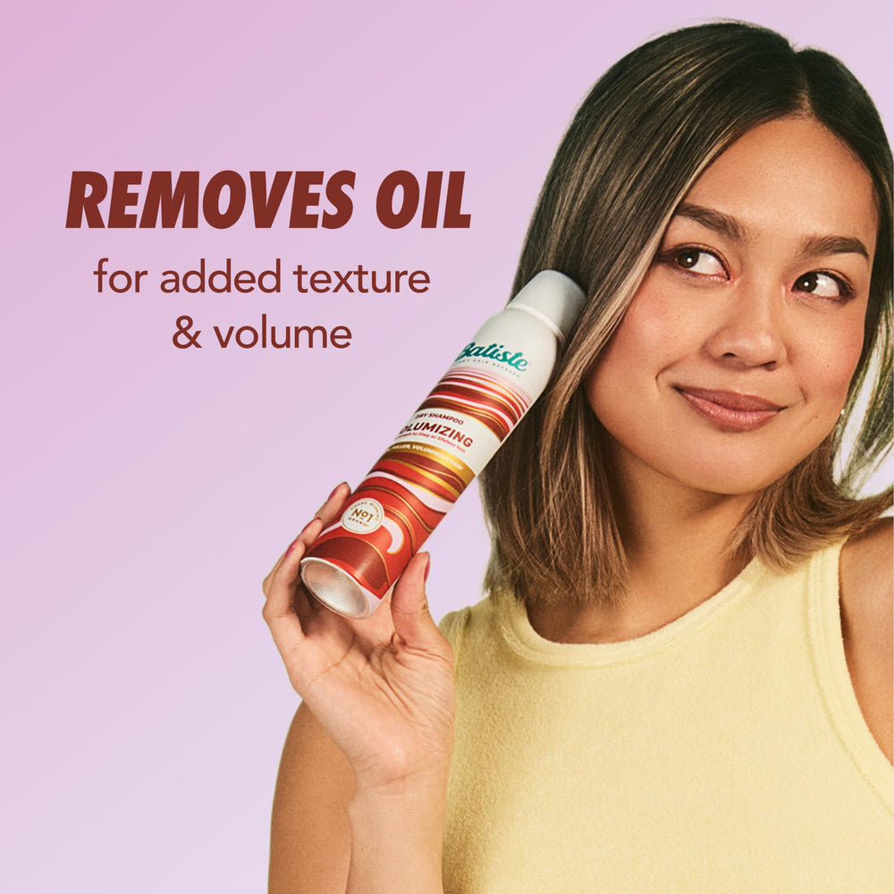 Batiste spray texture landing on hair roots for instant oil absorption benefit