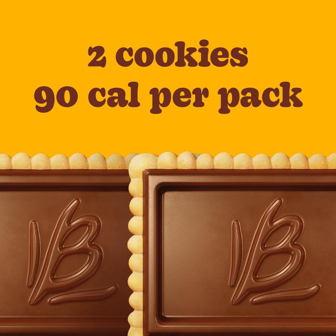Bauducco cookie cross-section showing crisp biscuit and chocolate layer for texture clarity