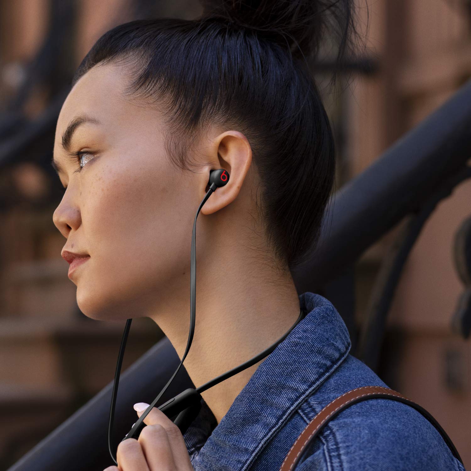 Beats Flex eartips and sizes displayed to show personalized fit and noise sealing