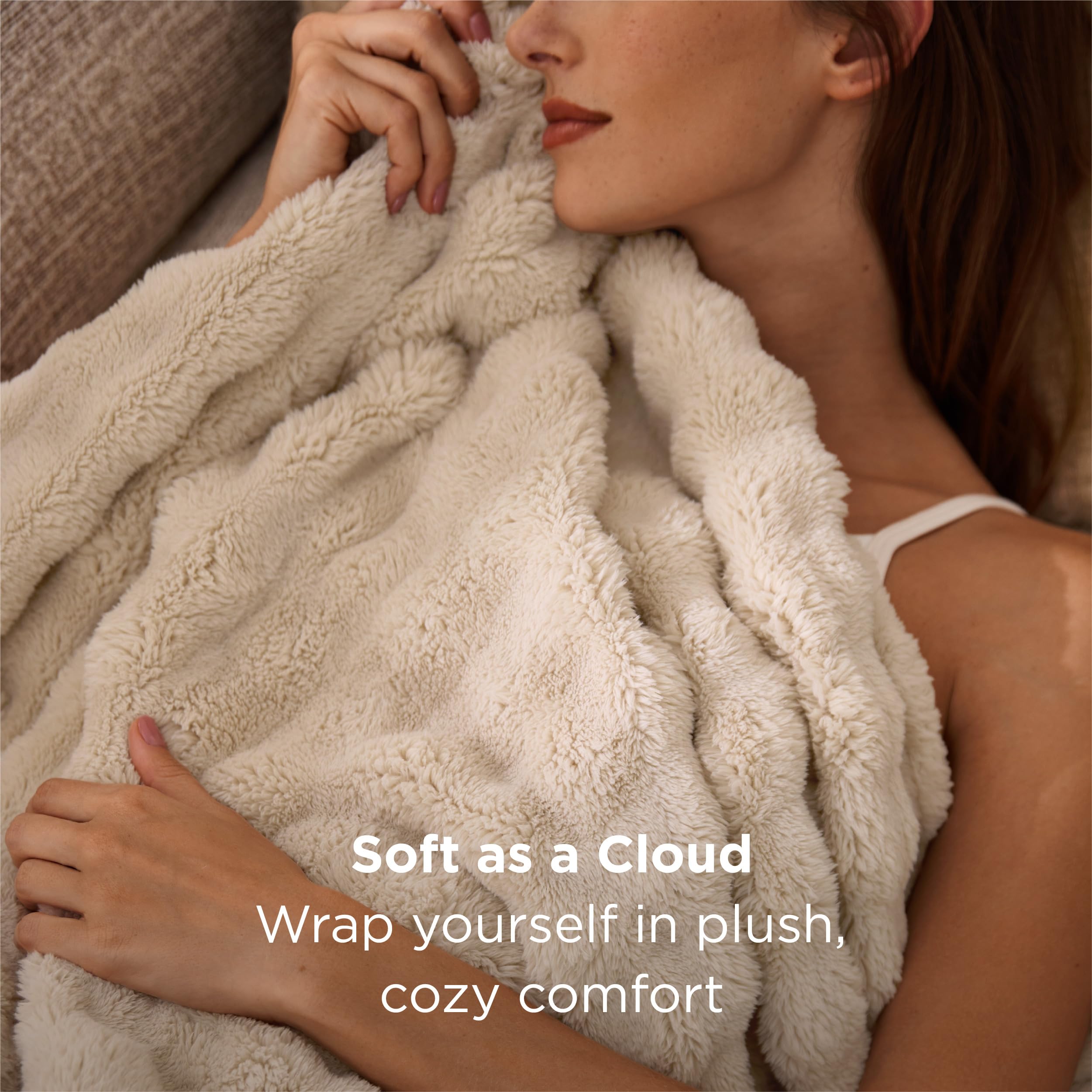 Bedsure close-up of 3D CloudBubble texture highlighting soft plush benefit