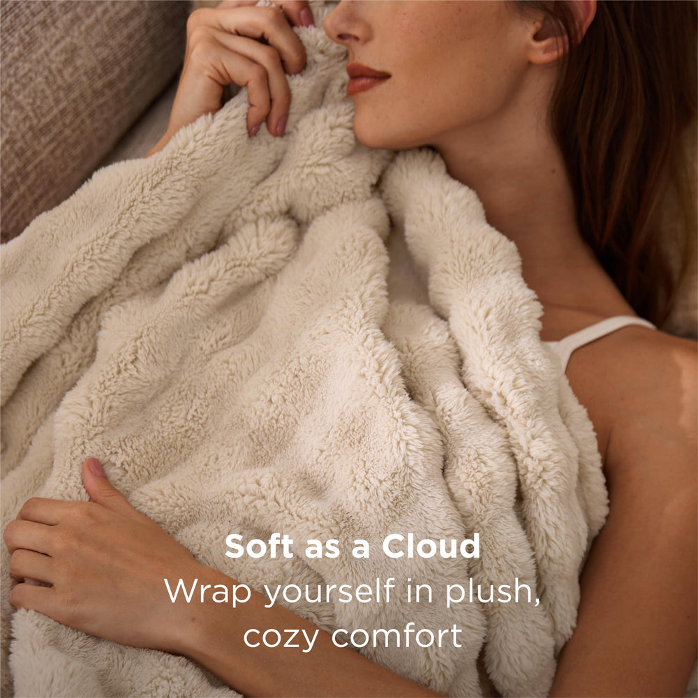 Bedsure close-up of 3D CloudBubble texture highlighting soft plush benefit