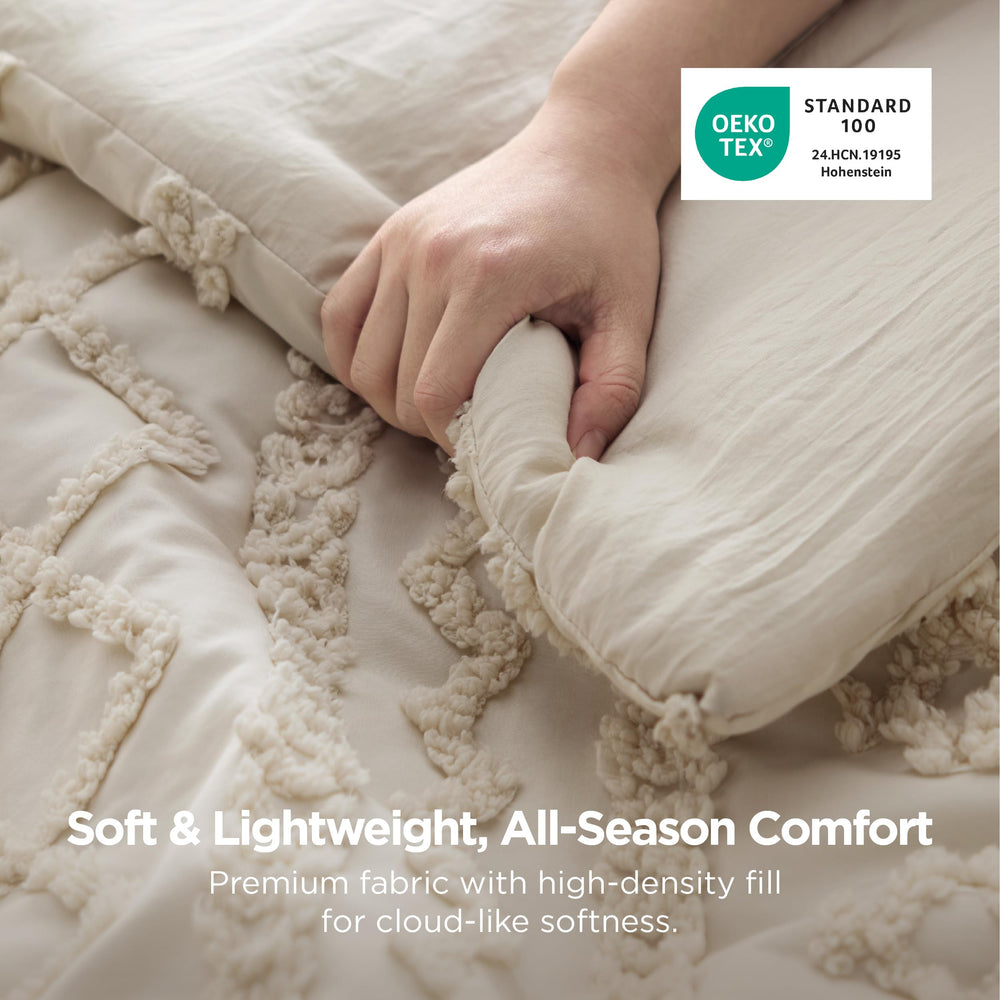 Bedsure comforter edge and stitching detail showing durable seams and finish