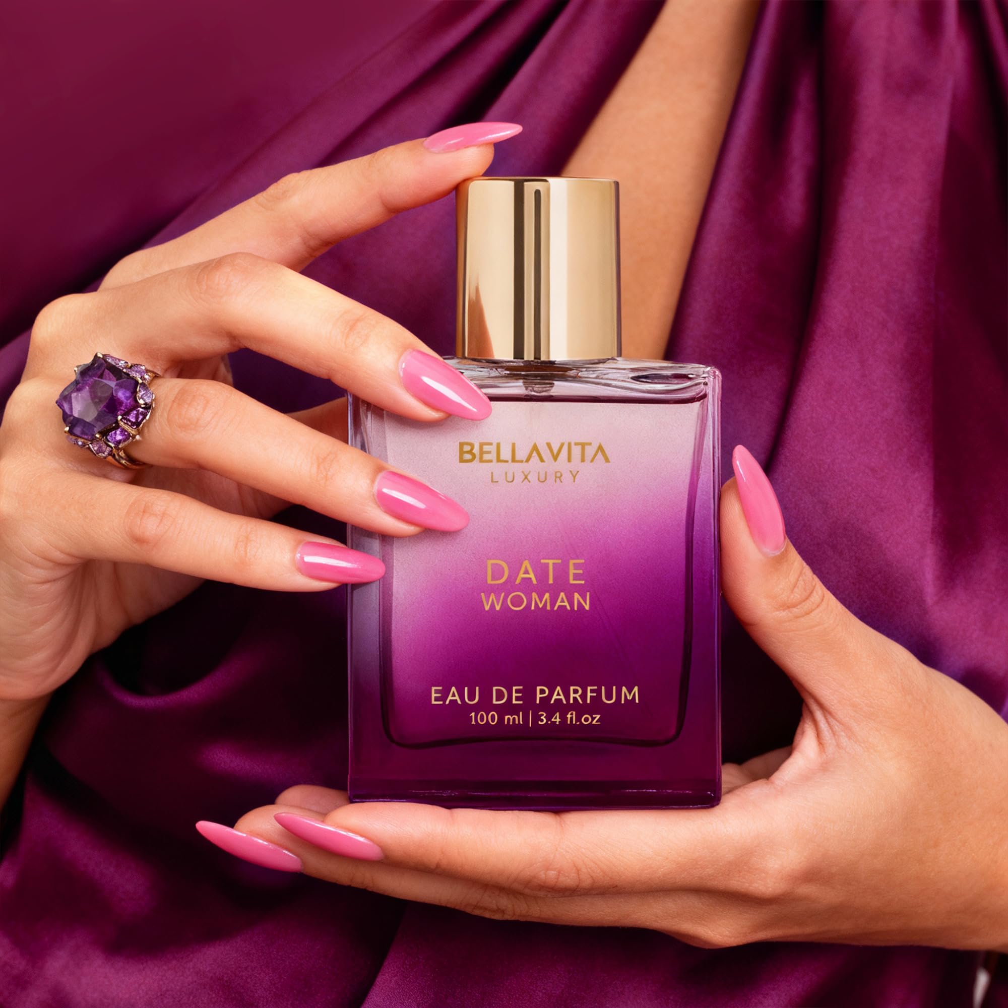 Mood shot of vanilla and moss textures representing Bella Vita Luxury Date’s warm base