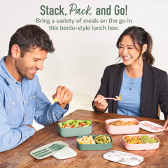 Bentgo Classic removable divider close-up showing customization and prevents mixing