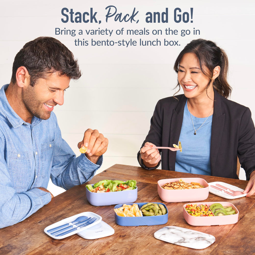 Bentgo close-up of removable divider for customizable portions benefit