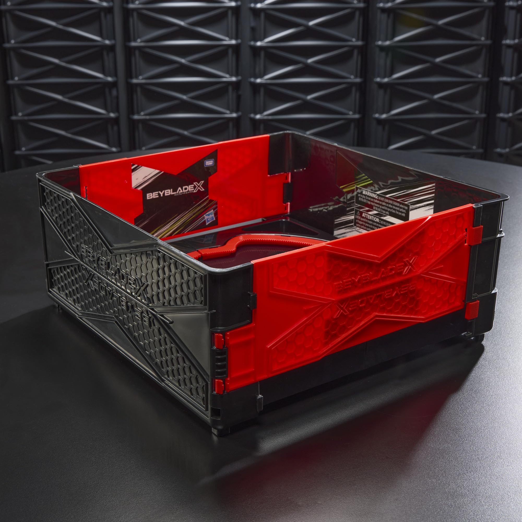 Beyblade stadium side profile with secure lock for portability