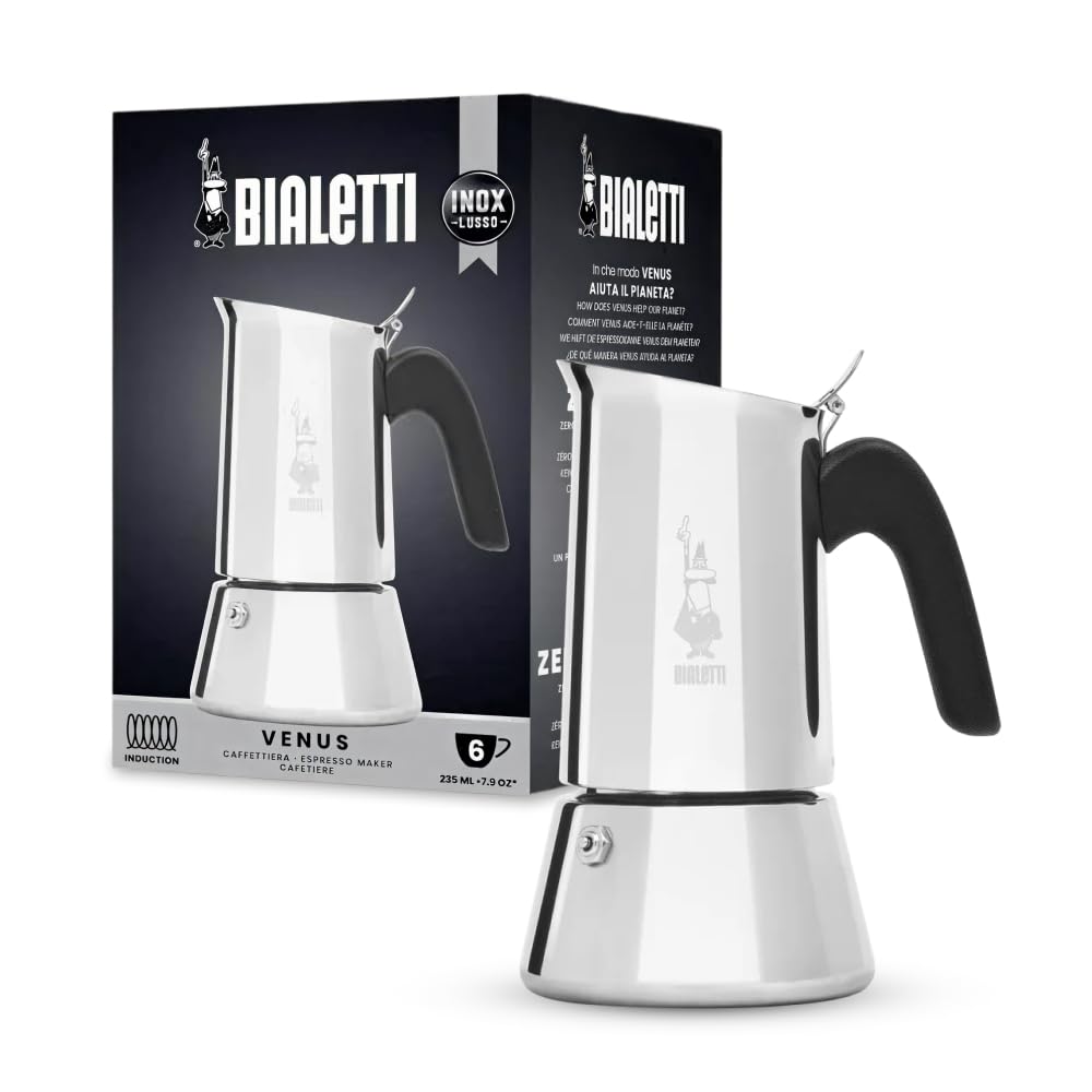 Bialetti Venus contoured handle detail demonstrating ergonomic grip for comfortable pouring