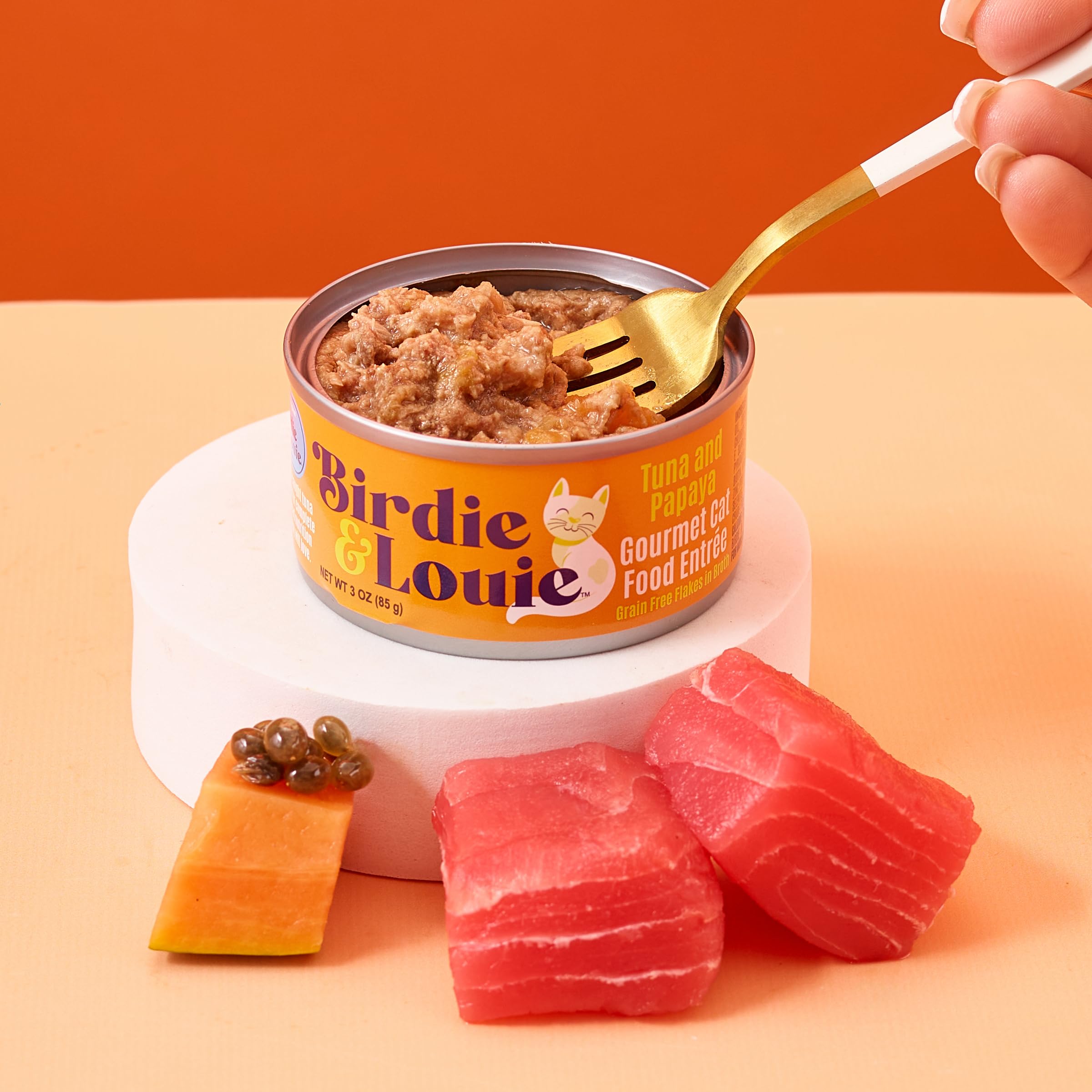 Birdie & Louie Tuna & Papaya presentation on feeding mat showing freshness