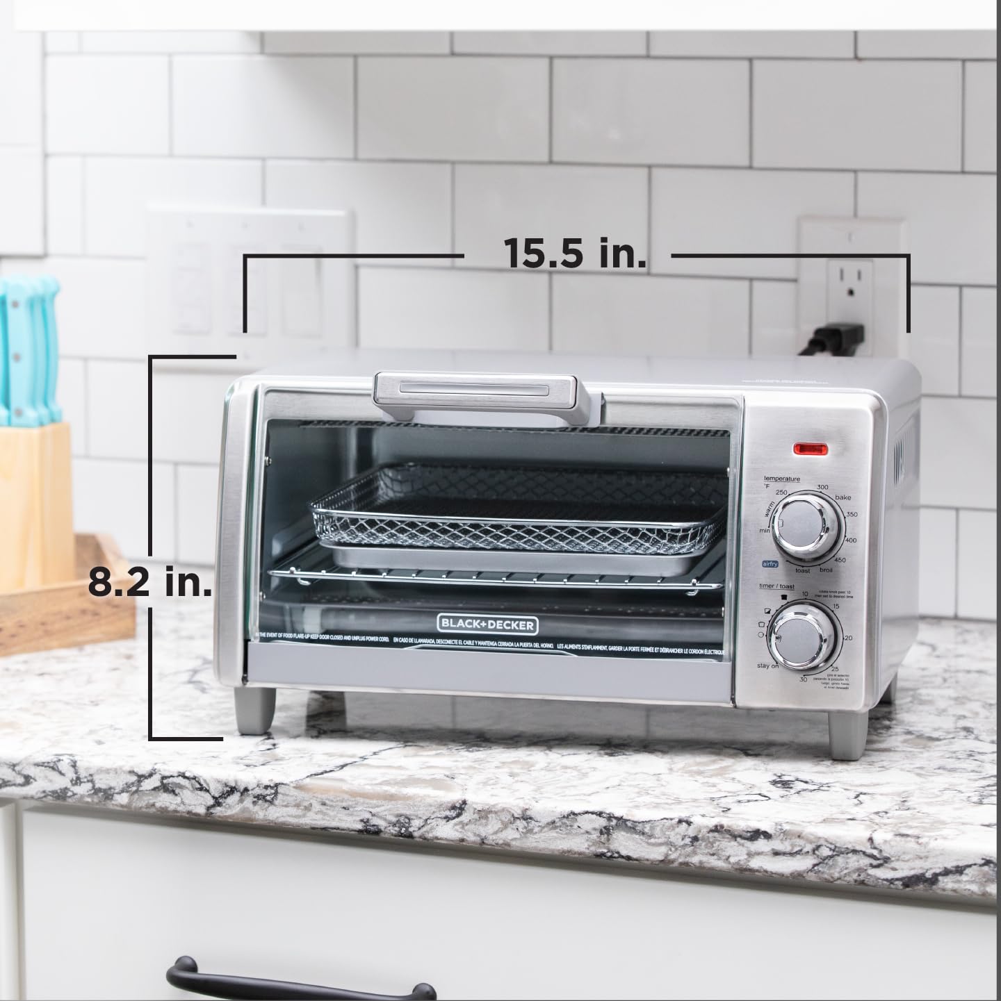 BLACK+DECKER interior with 9-inch pizza to show real cooking scale benefit