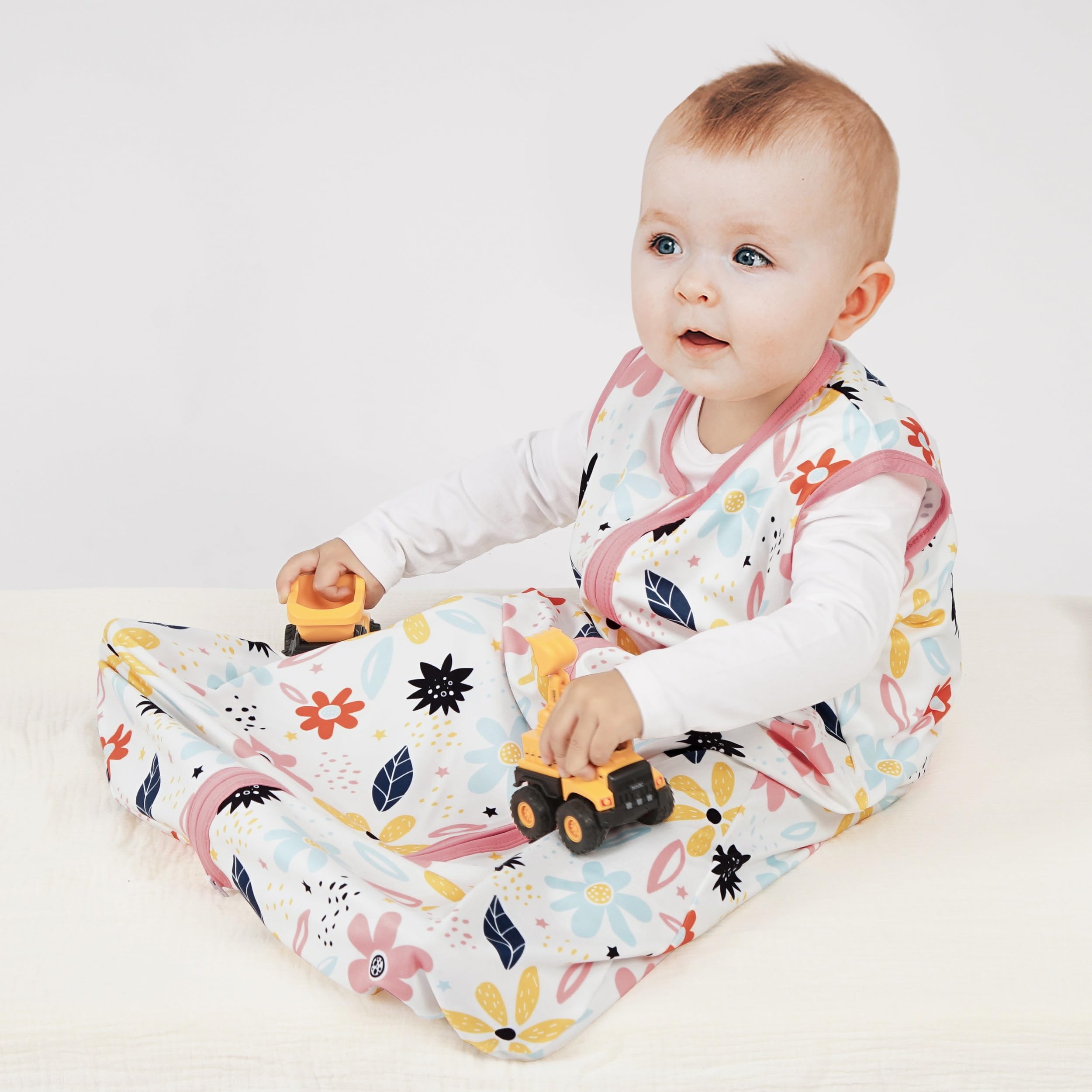 BSTOPPT two-way zipper and interior guard detail ensuring safe diaper changes