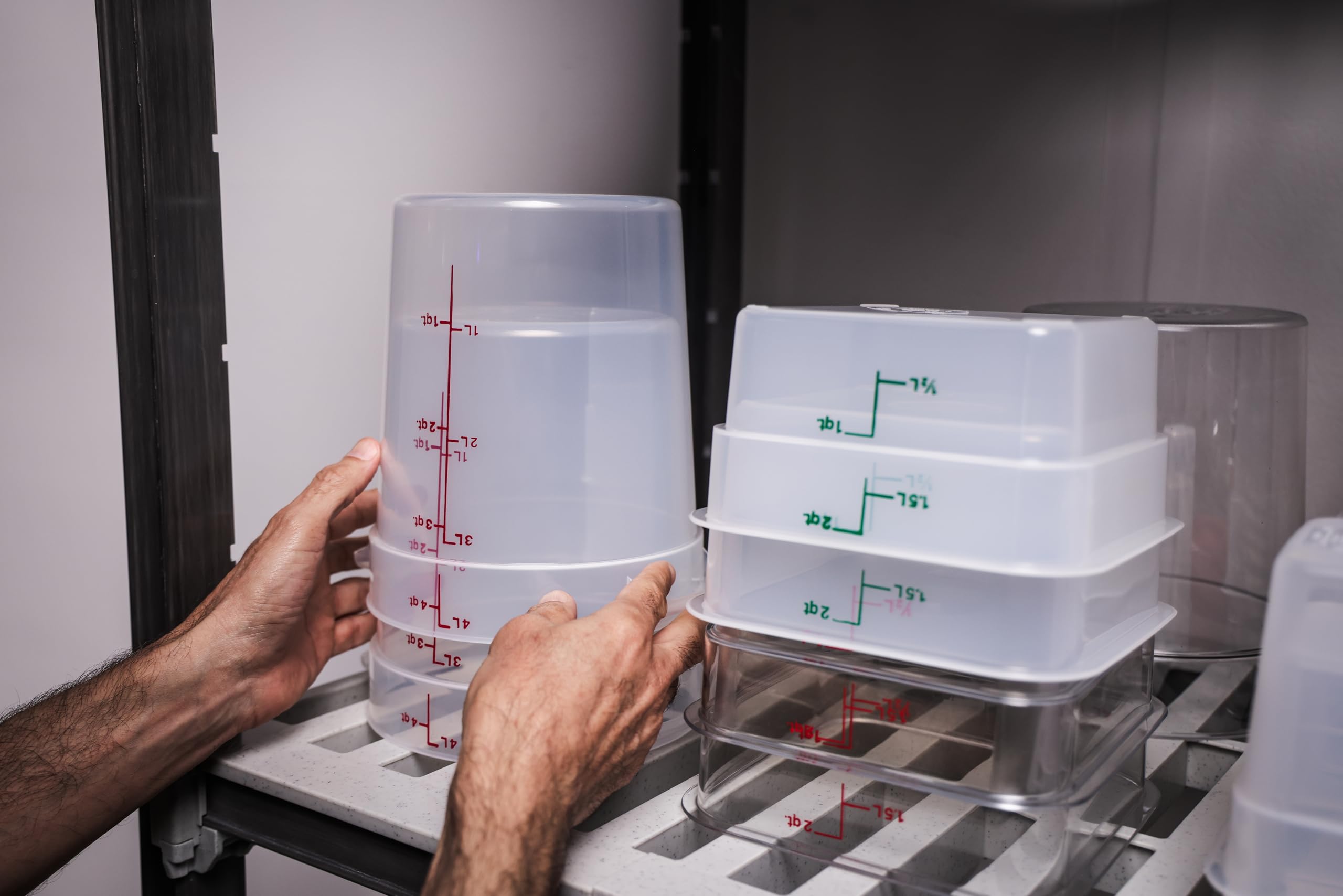 Cambro 4qt container beside measuring cup showing scale and practical capacity
