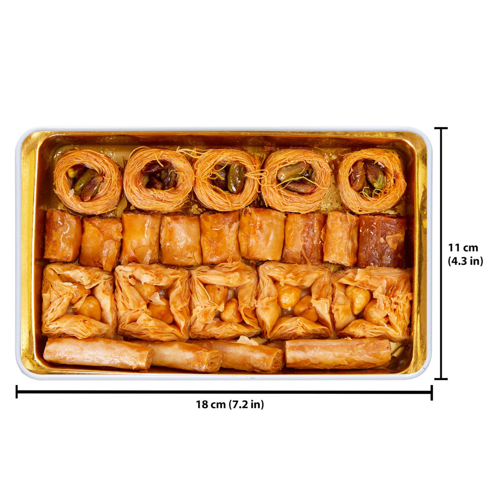 Çerez Pazarı cashew fingers close-up revealing glossy syrup finish and buttery pastry