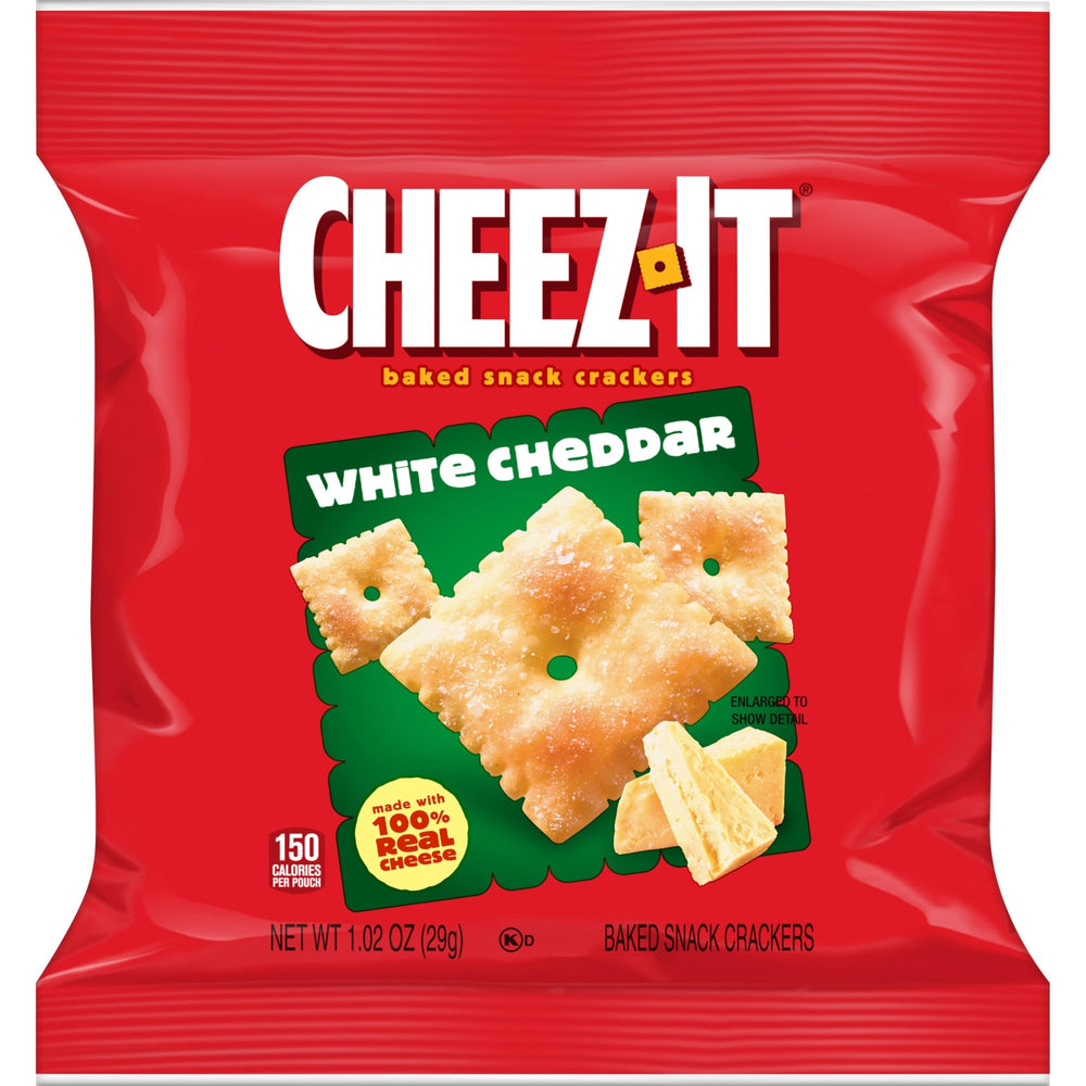 Family sharing Cheez-It crackers at a picnic showing crowd-pleasing snack benefit