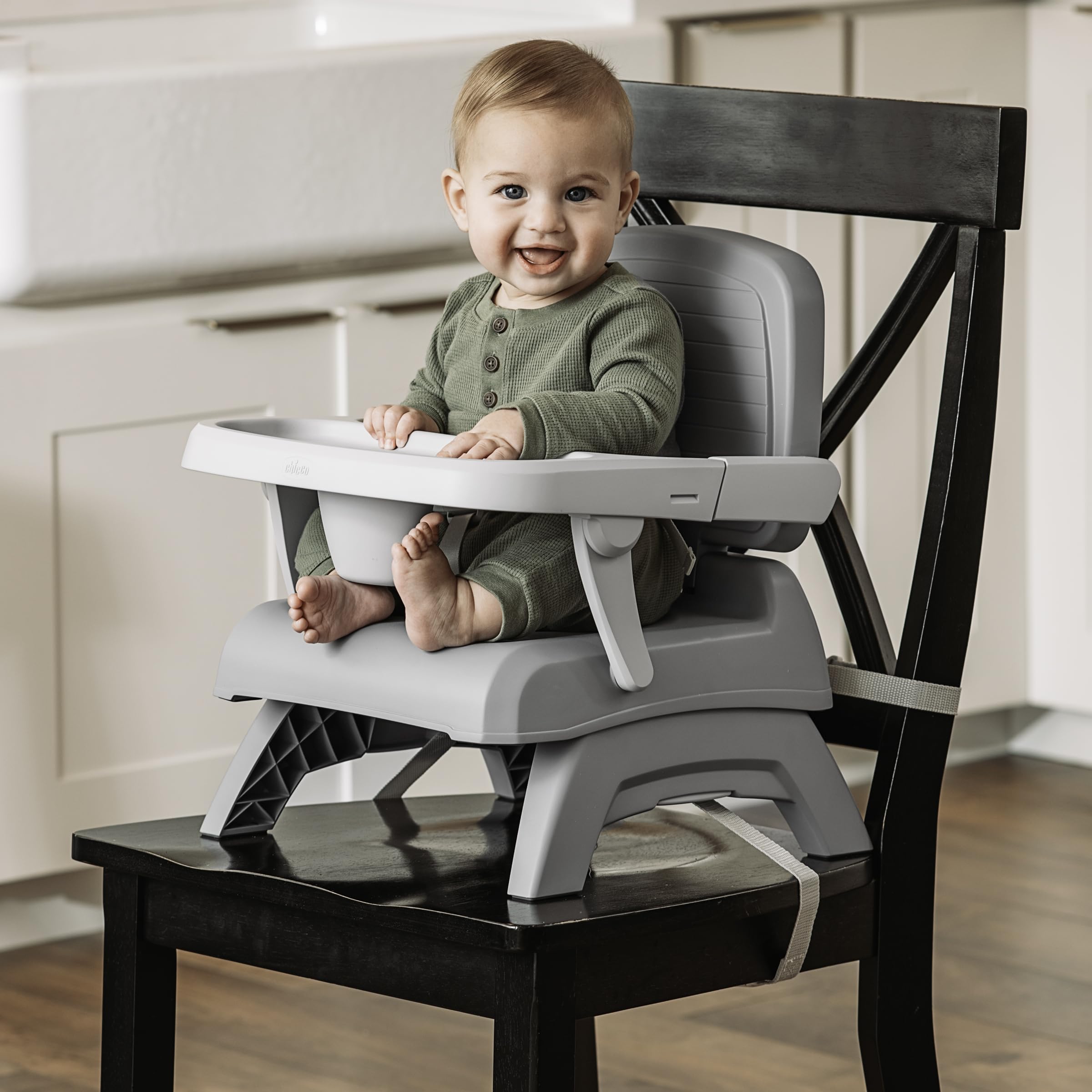 Chicco built-in handle shown for fast carrying and travel convenience
