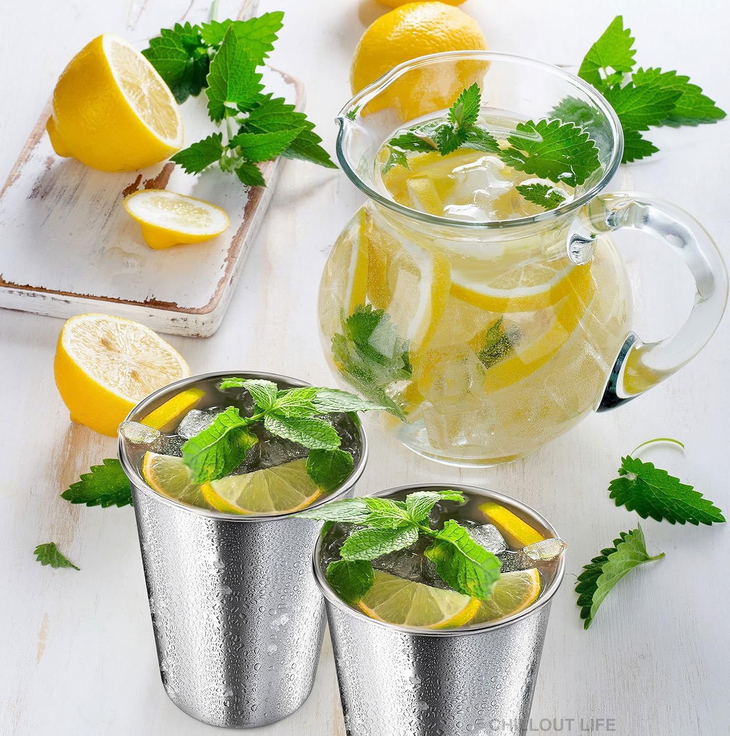 CHILLOUT LIFE cups arranged on picnic blanket, ideal for outdoor family use