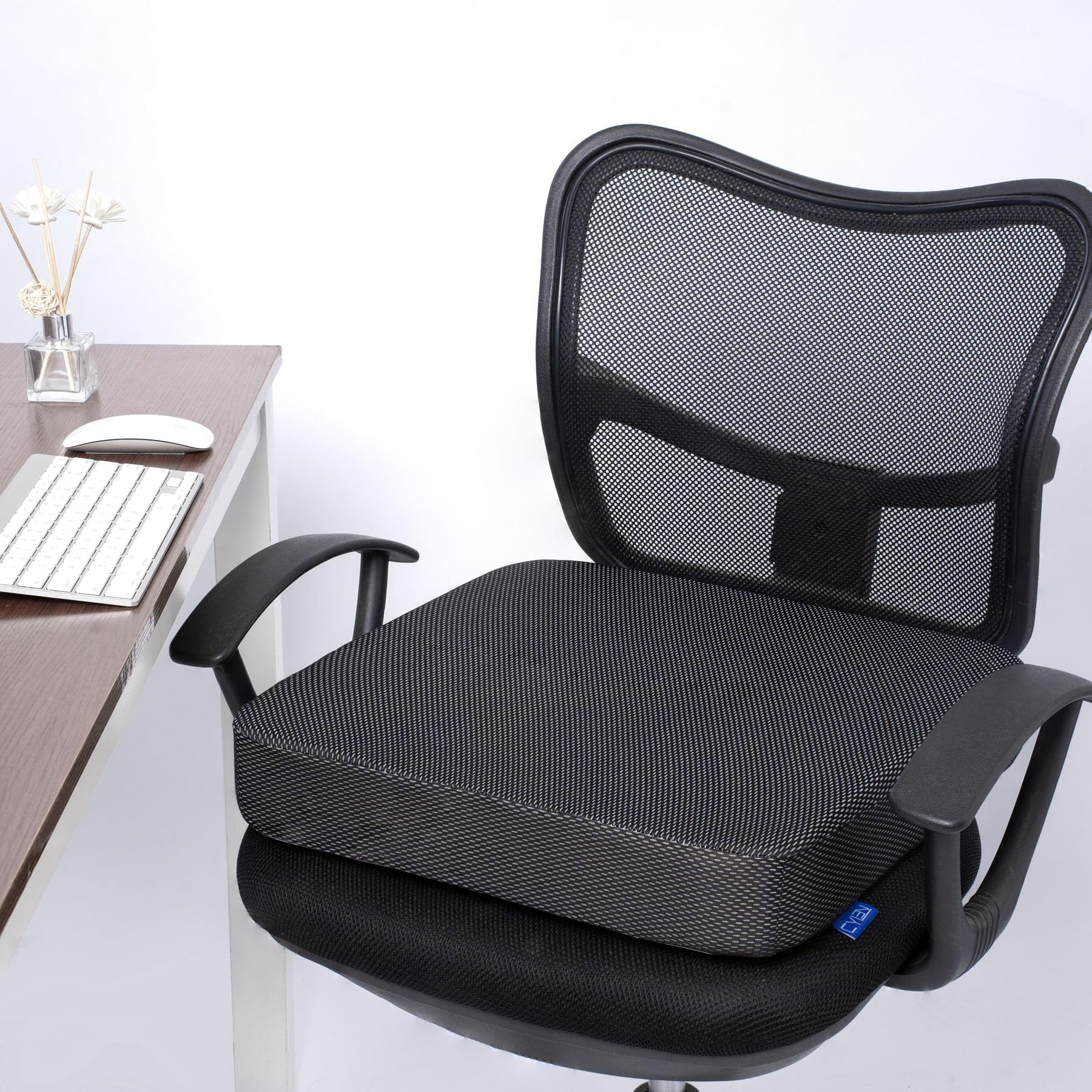 CYLEN cushion on an office chair improving posture and reducing pressure