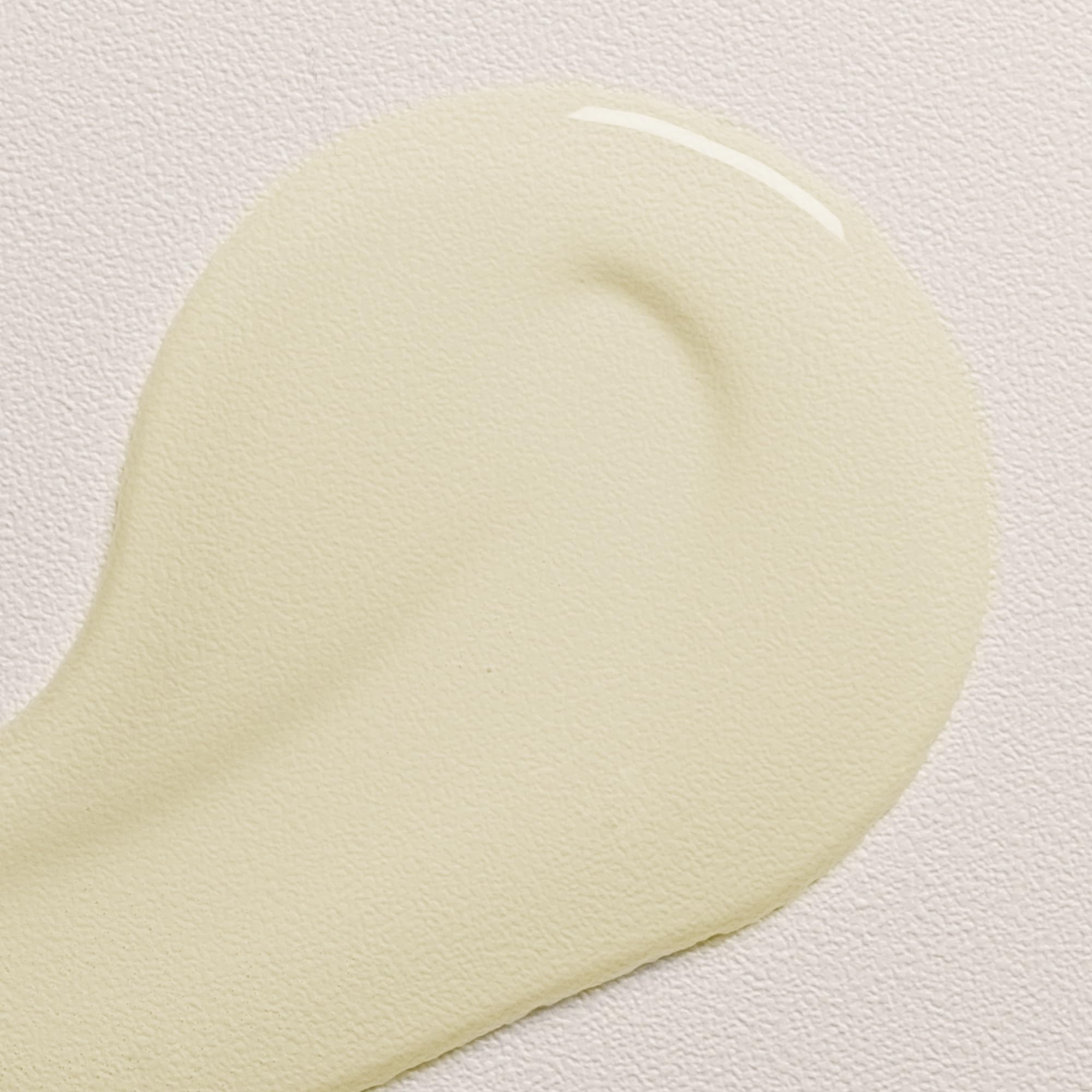 Davines OI Oil size scale with hand conveying travel-friendly portability benefit