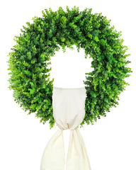 DDHS boxwood wreath front view showing welcoming look and curb appeal