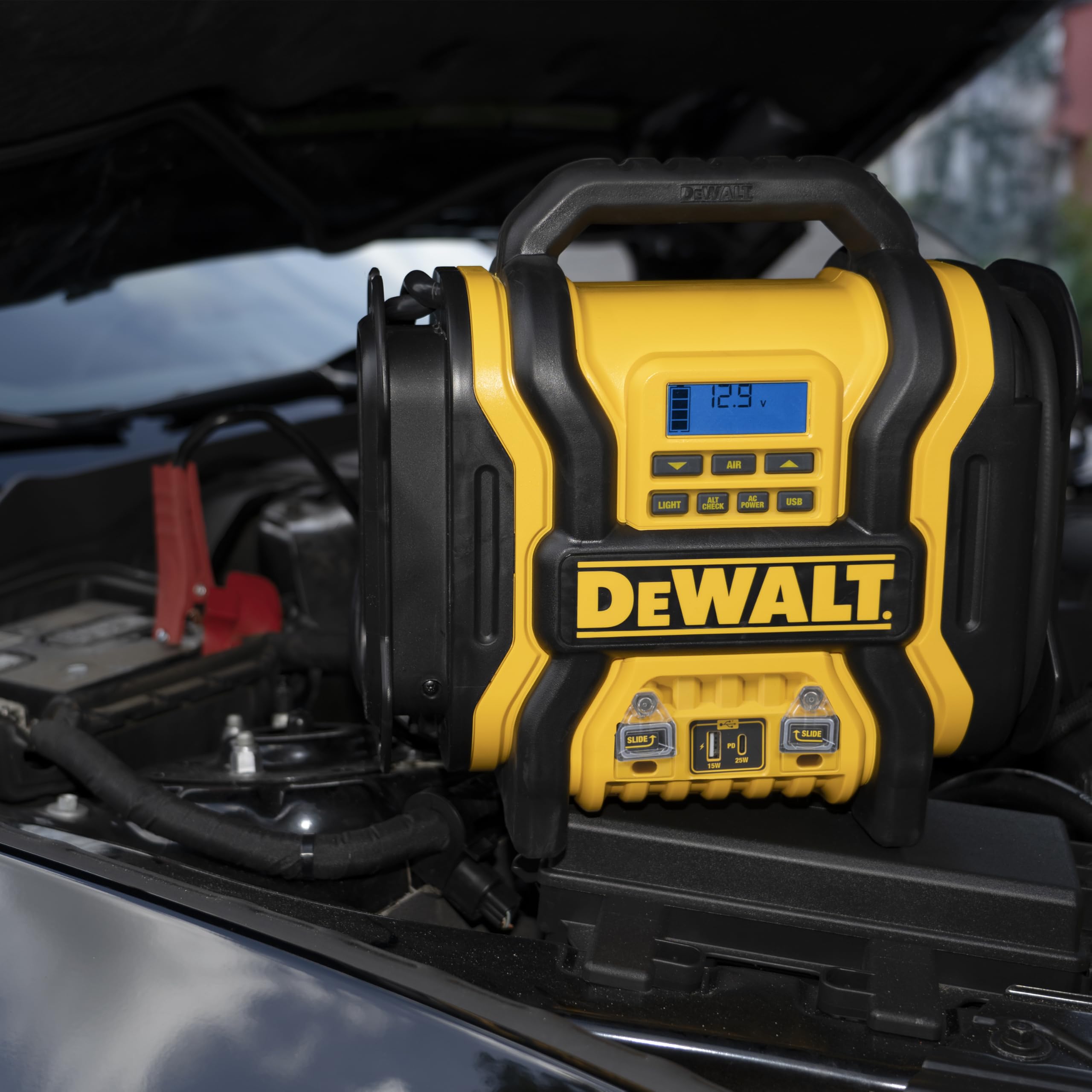 DEWALT DXAEPS14 USB and AC ports image showing fast charging and 500W inverter power