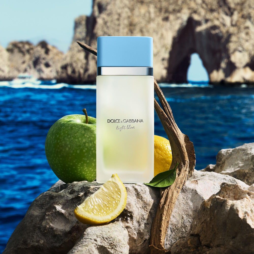 Dolce&Gabbana Light Blue spray close-up demonstrates controlled, even application