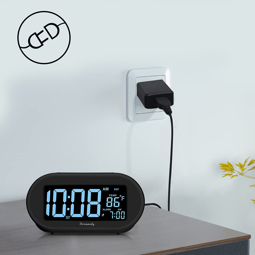 DreamSky close-up of blue digits and display clarity for quick time checks
