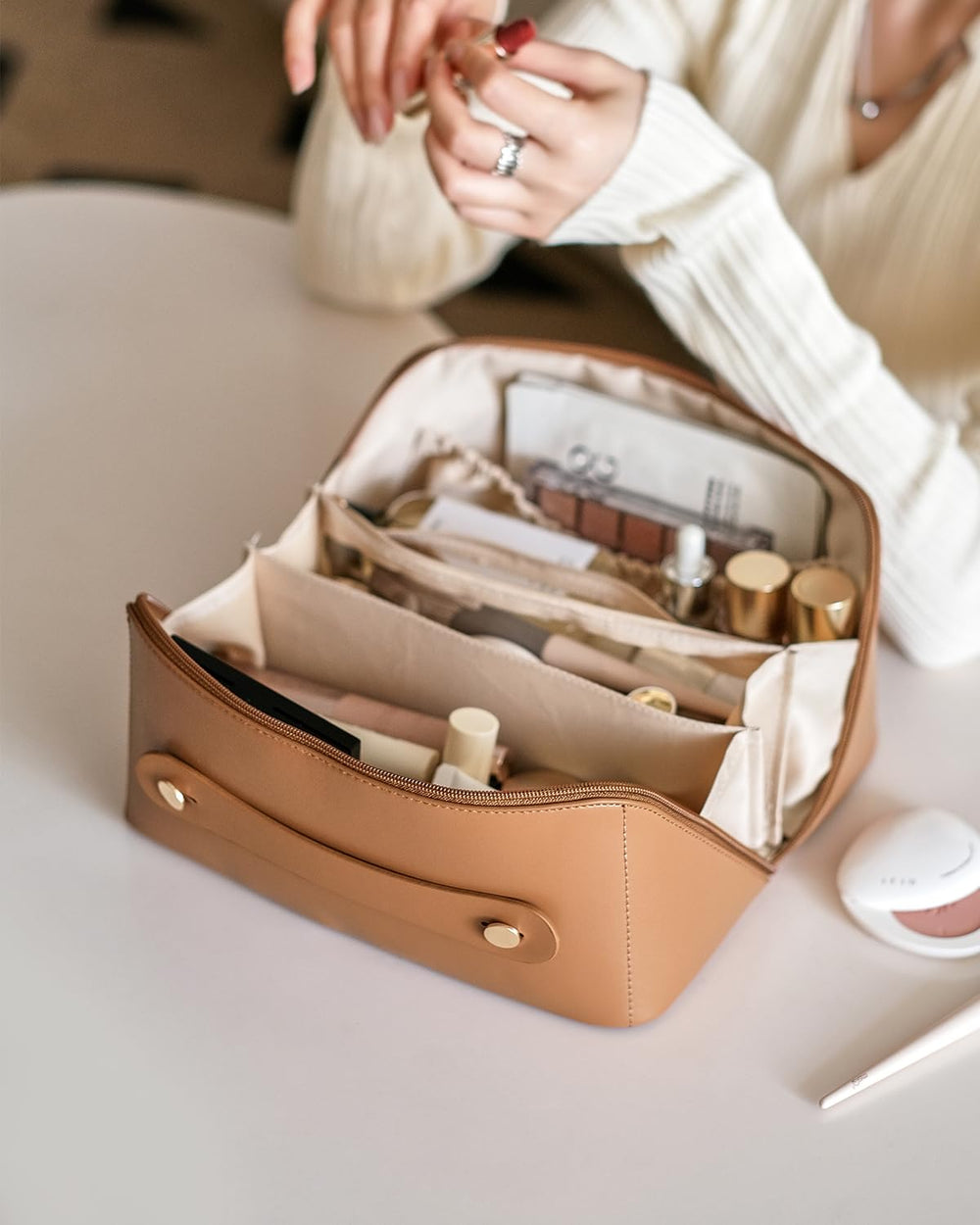EACHY brushes and makeup neatly arranged to display organization benefits