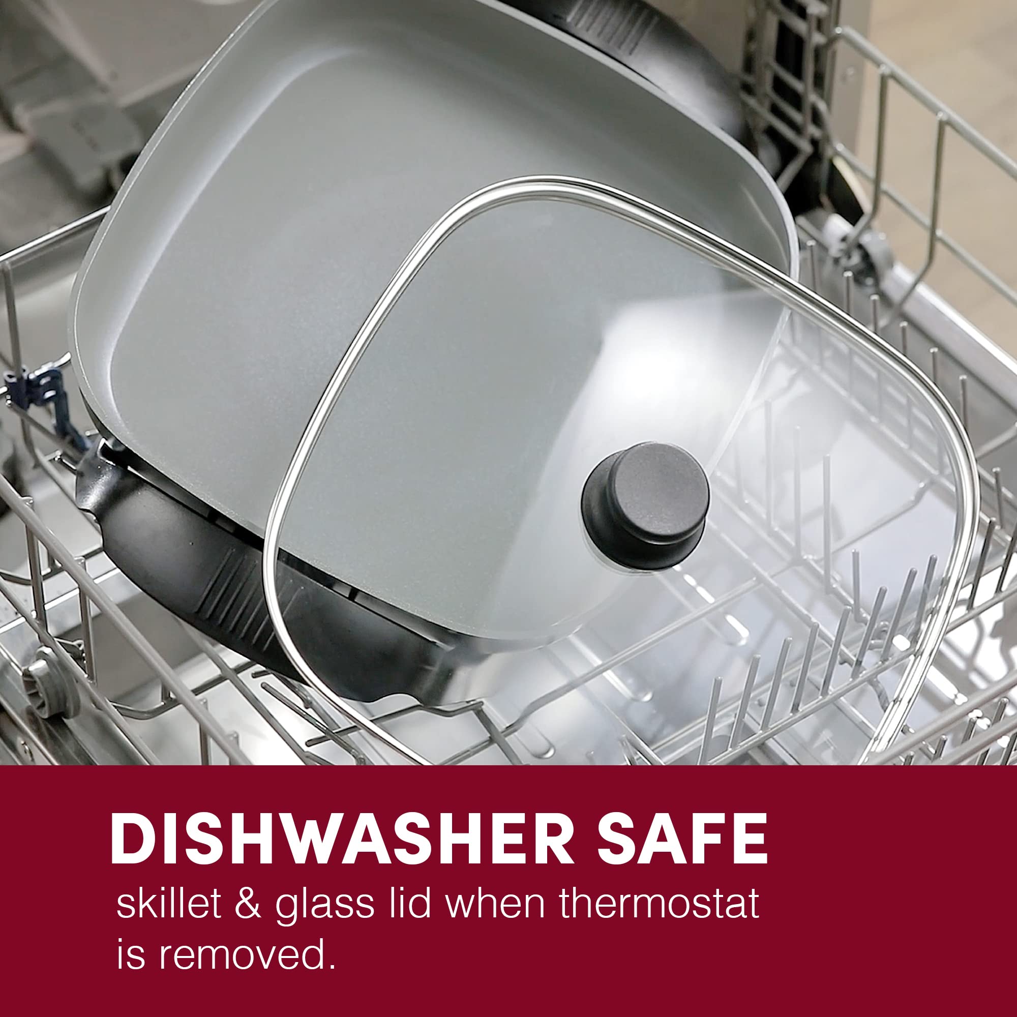 Elite Gourmet tempered glass lid with visible steam locking moisture to retain flavor
