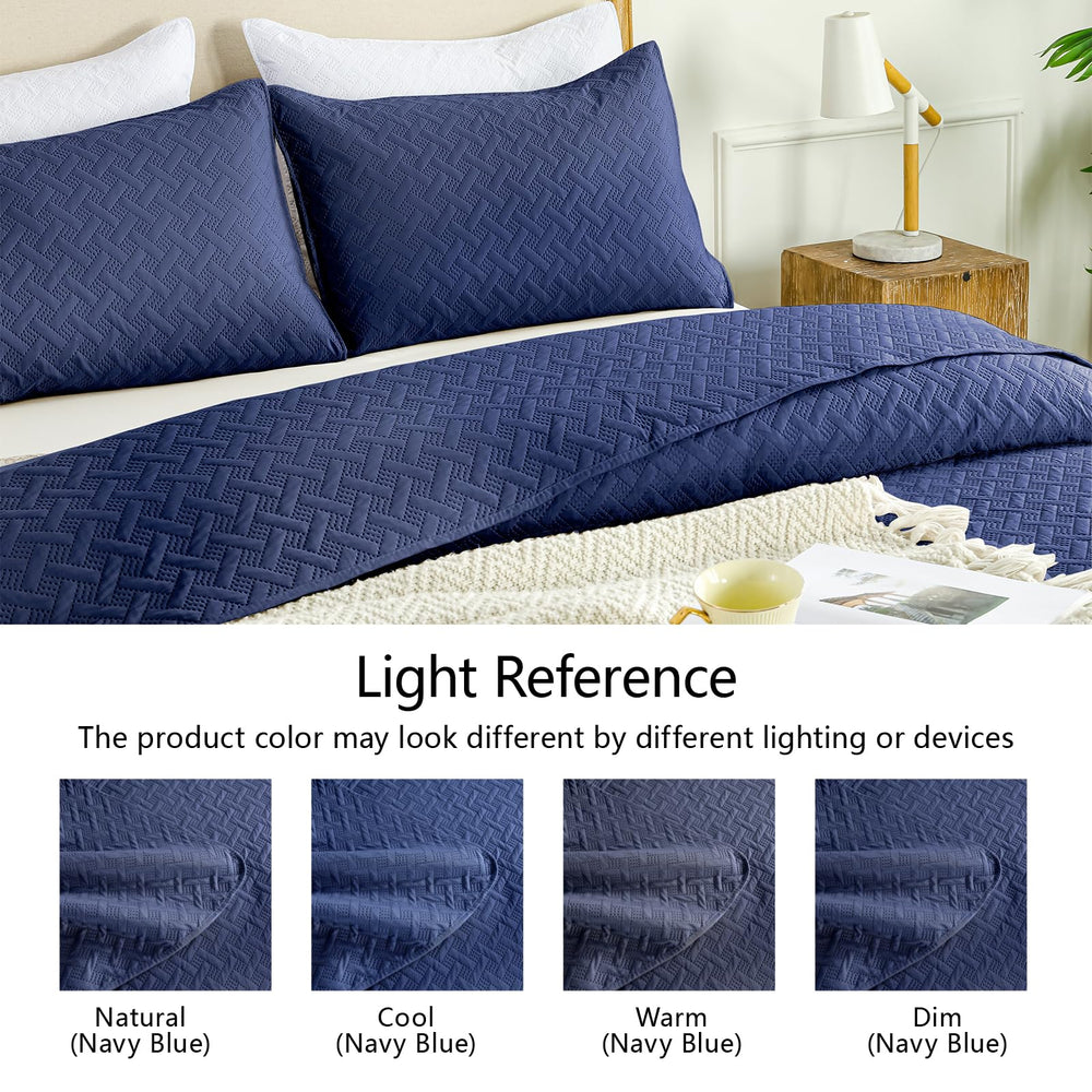 FLYMME quilt folded to reveal reversible side for versatile styling