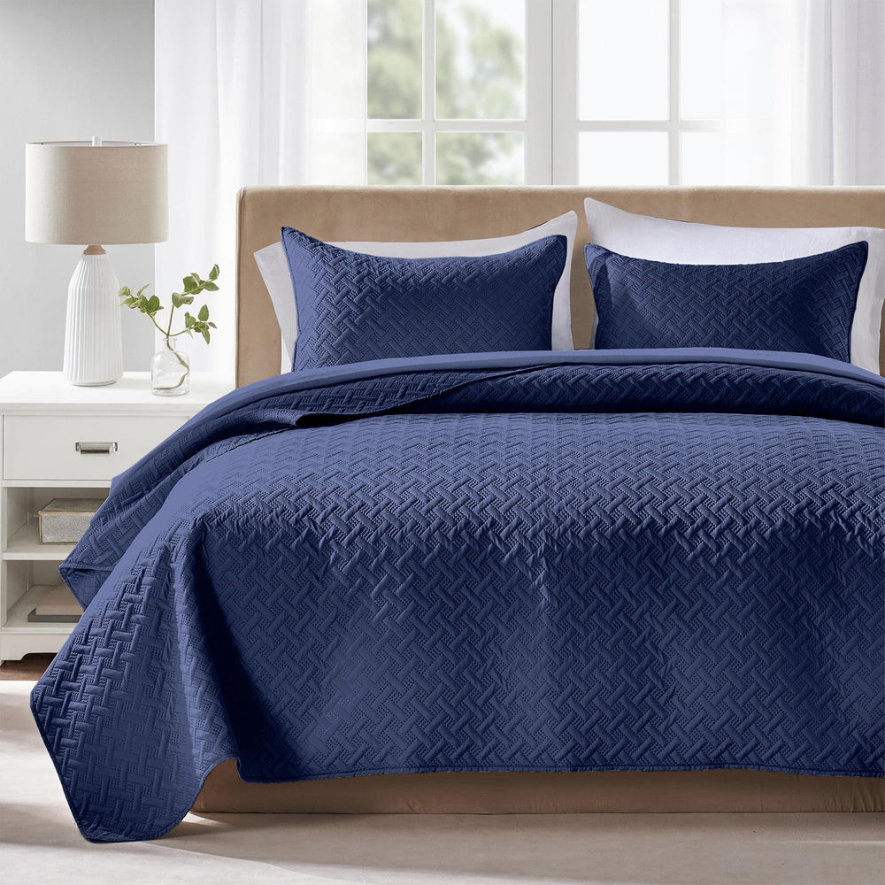 FLYMME navy quilt front view showing neat drape and cozy appeal