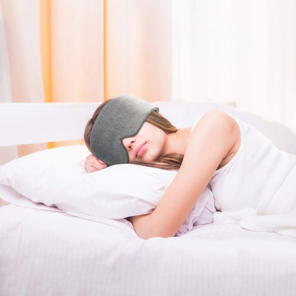 FRESHME in-flight lifestyle shot aiding restful airplane naps