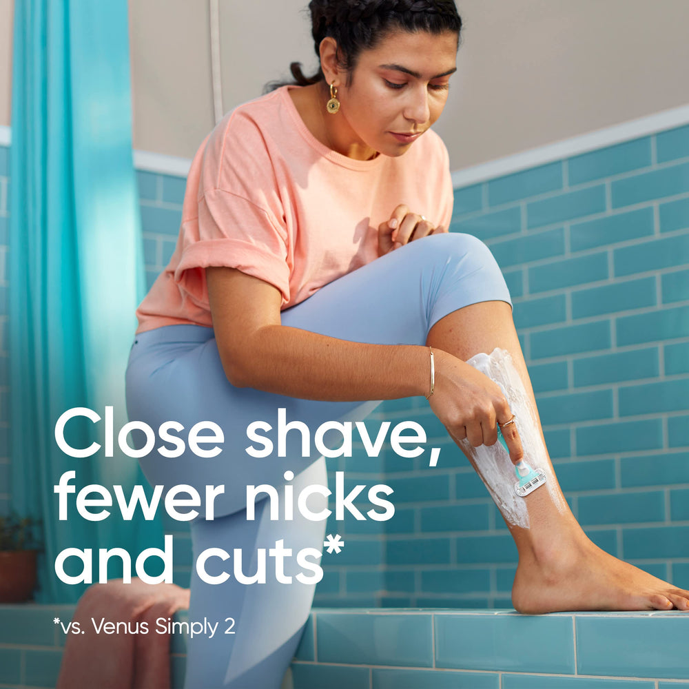 Gillette Venus close-up of three blades delivering a smoother shave